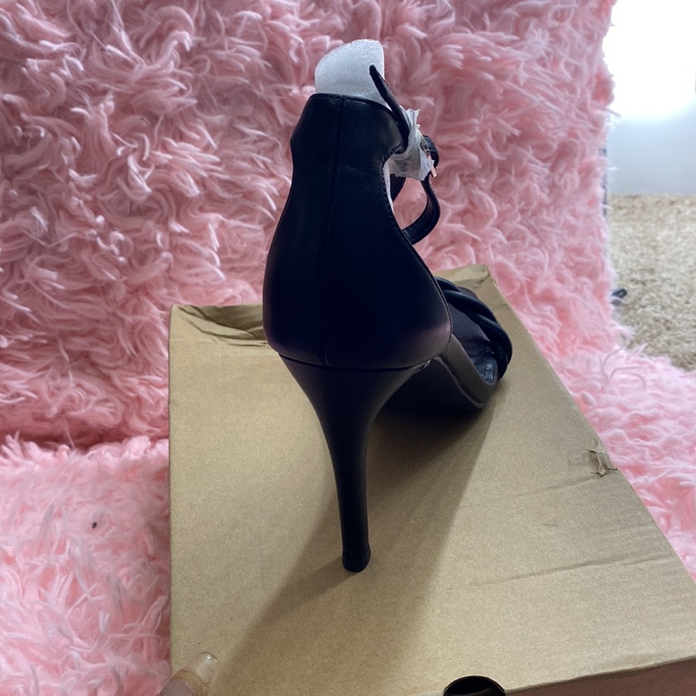 Heels - Picture 3 of 3